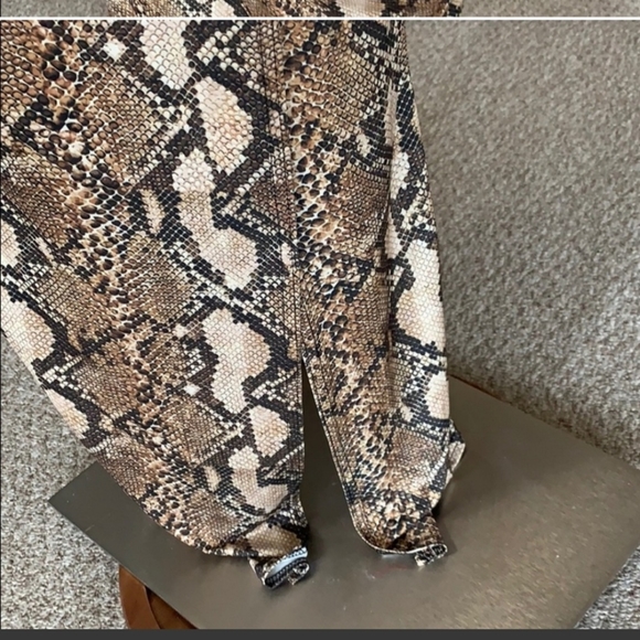 PrettyLittleThing Wrap top snake print maxi dress - Picture 4 of 4